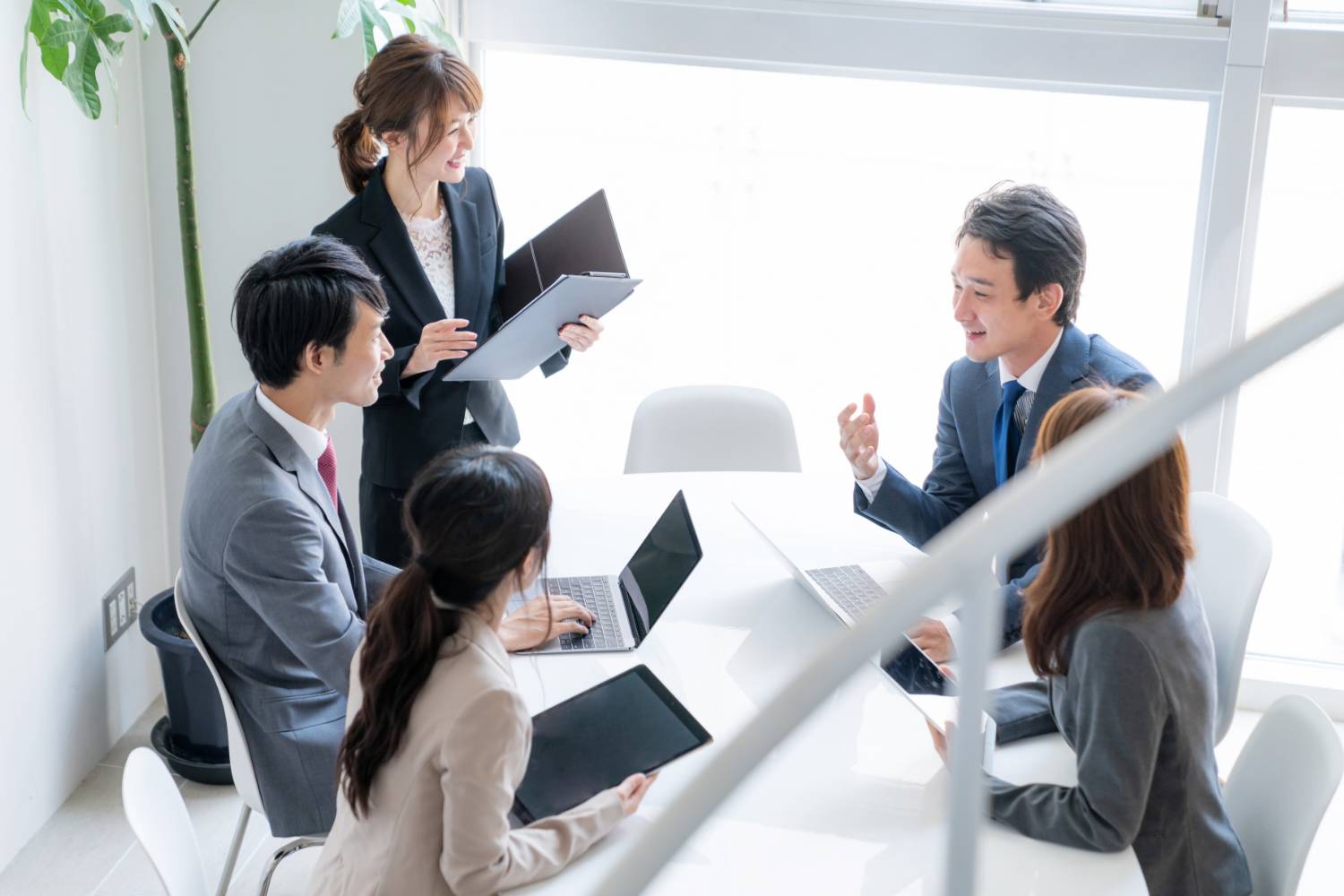働く様子のイメージ画像