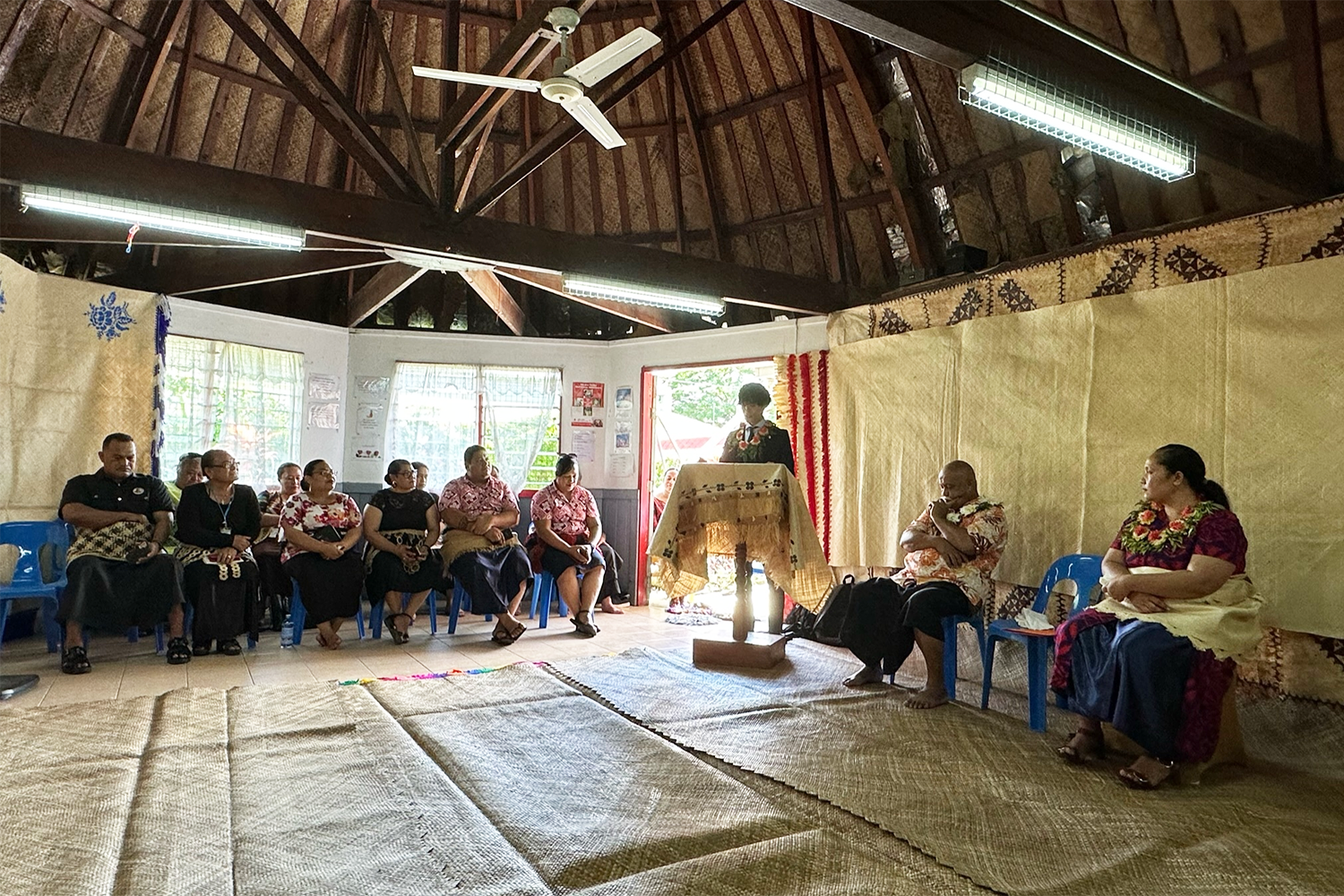 海外で講演をする様子