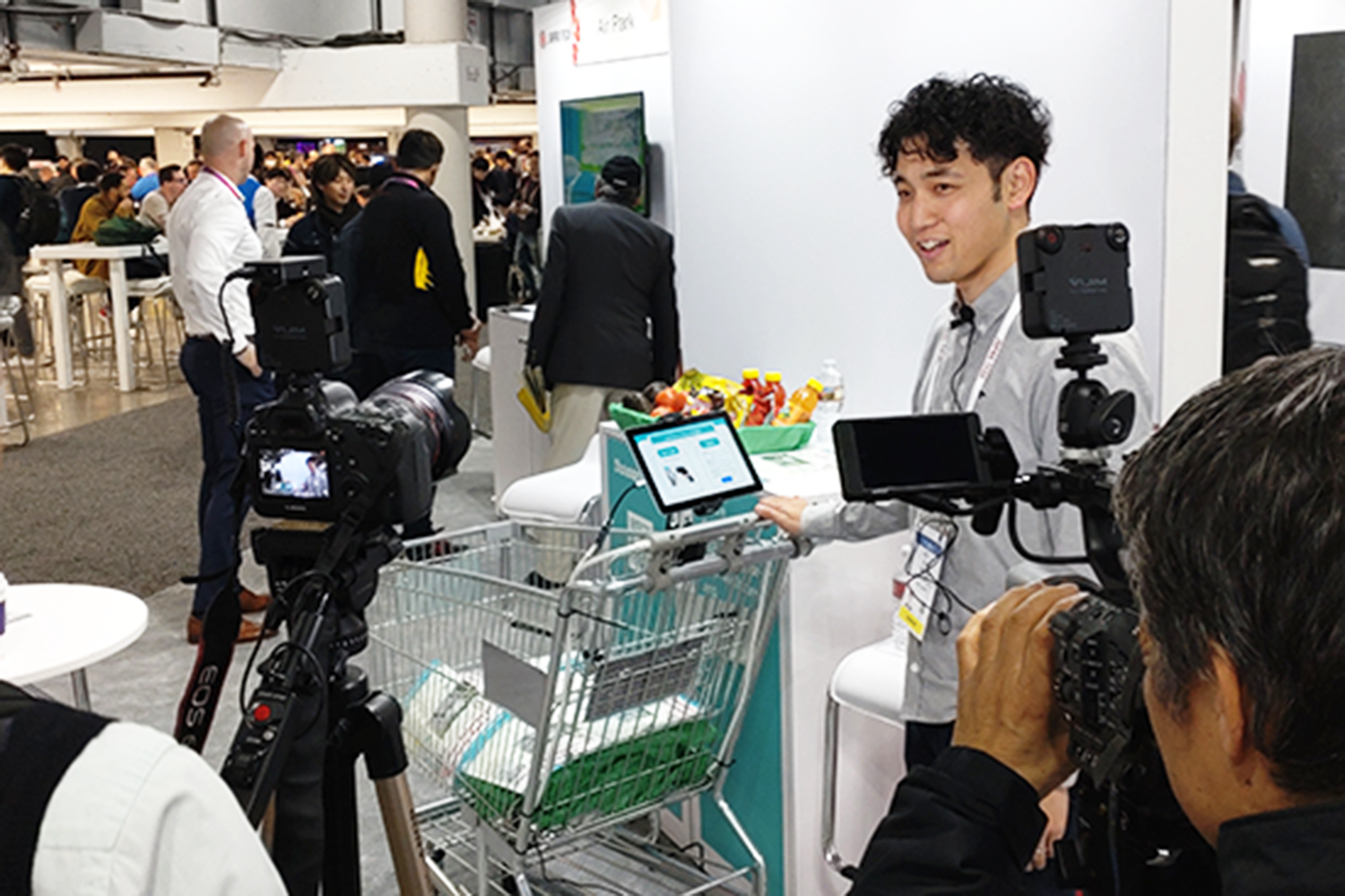 インタビューを受ける和智 湧斗