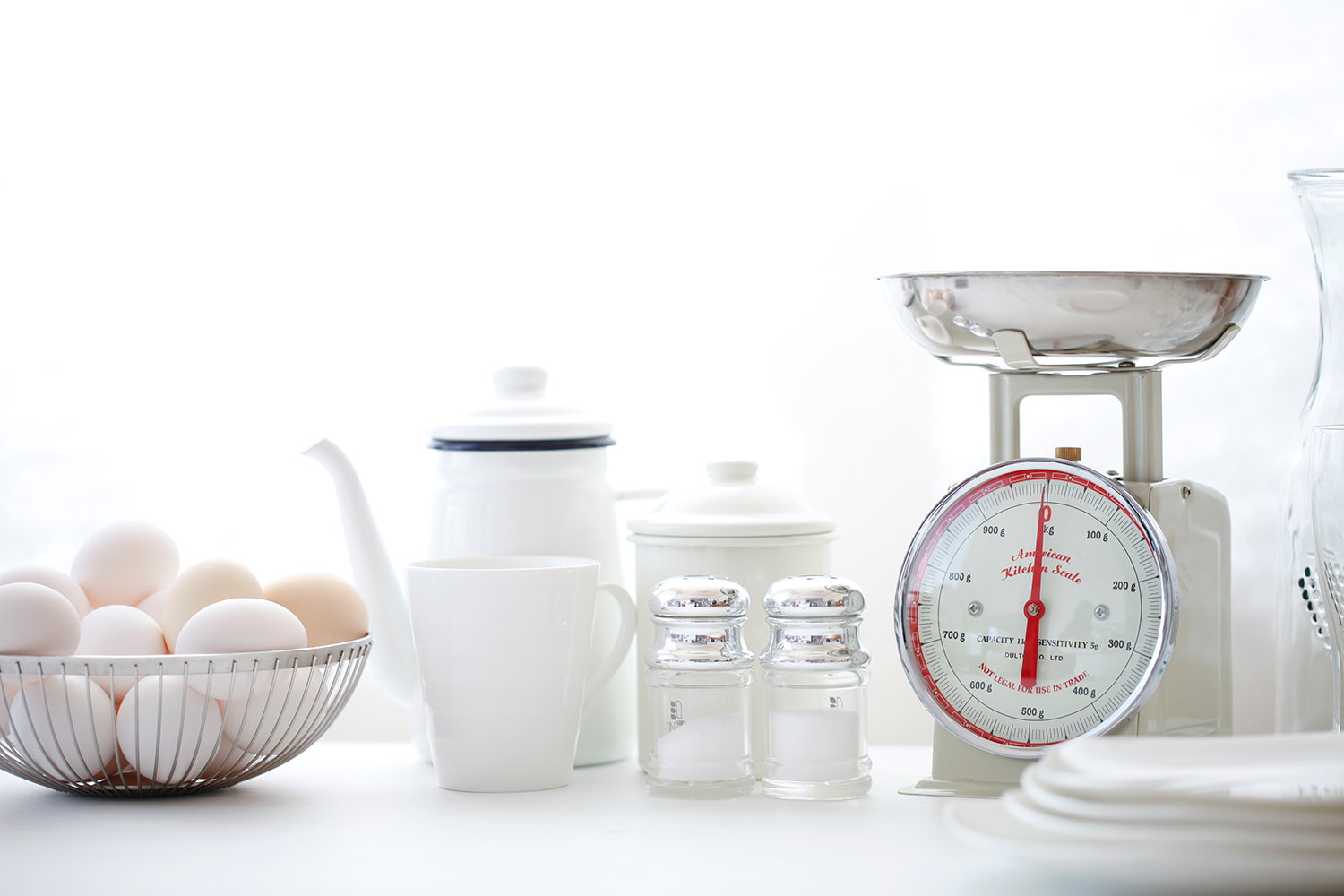 調味料とはかりの画像