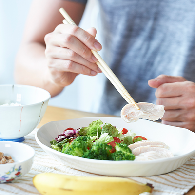 食事をしている画像