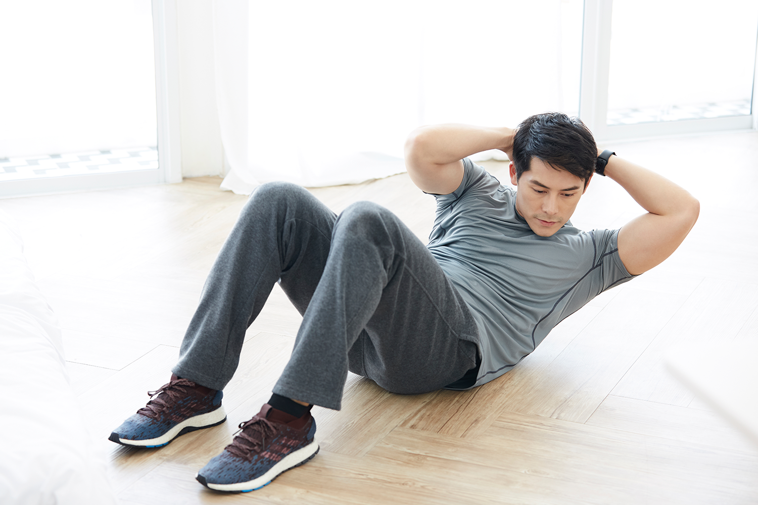 鍛える男性の画像